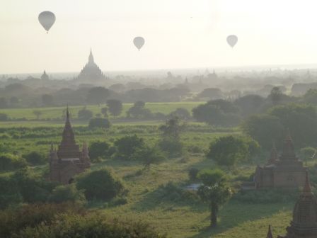 Lever du jour sur Bagan